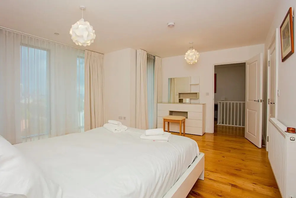 Beautiful 3 Bed Penthouse with Gym
