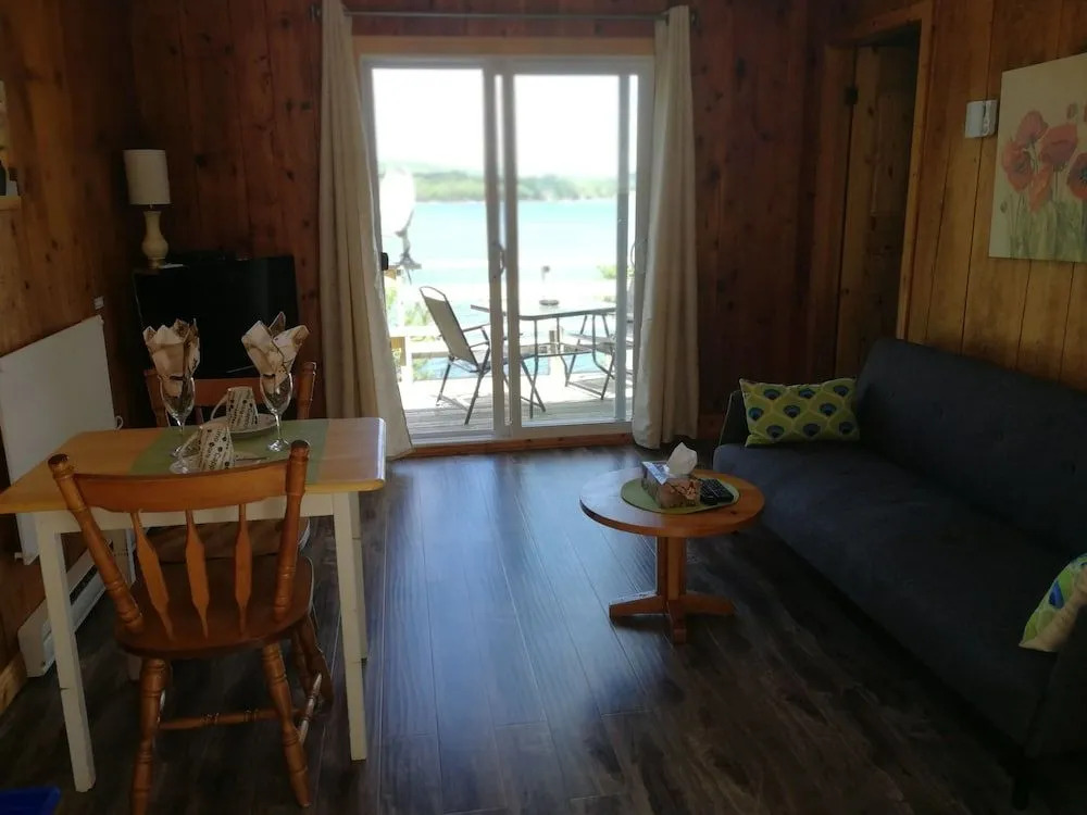 Knotty Pine Cottages, Suites & Motel Rooms