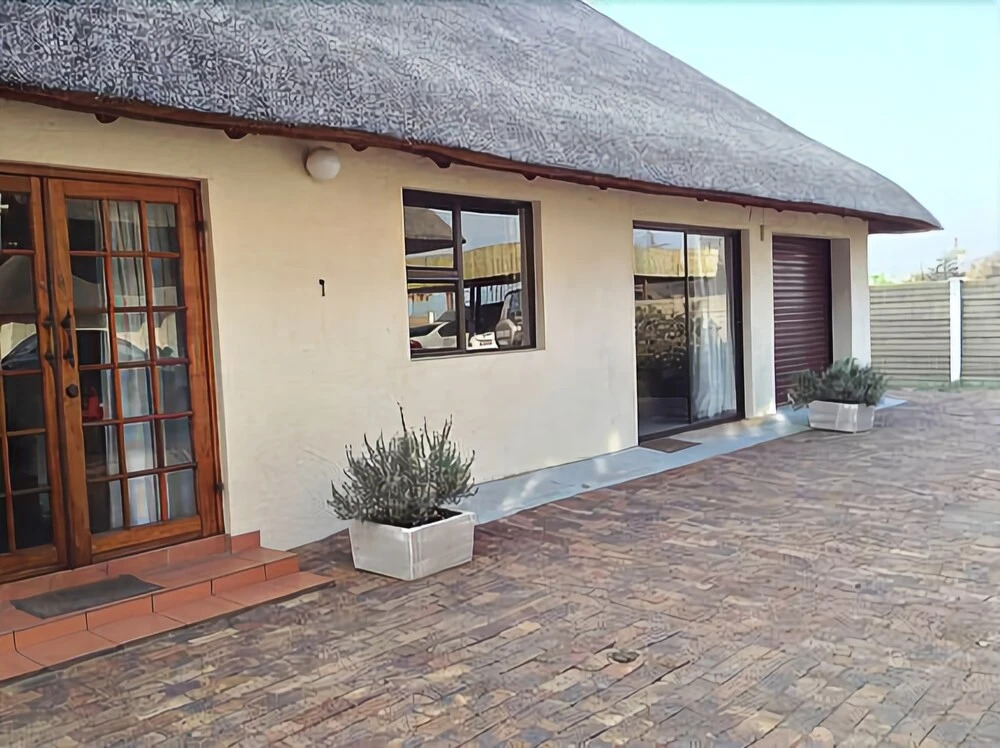 12 On Vaal Drive Guesthouse