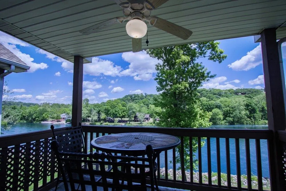 Reel'em Inn 2 Bedroom Condo by Redawning