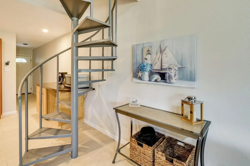 Golf, Swim & Dine! Condo w/ Lake Conroe Access