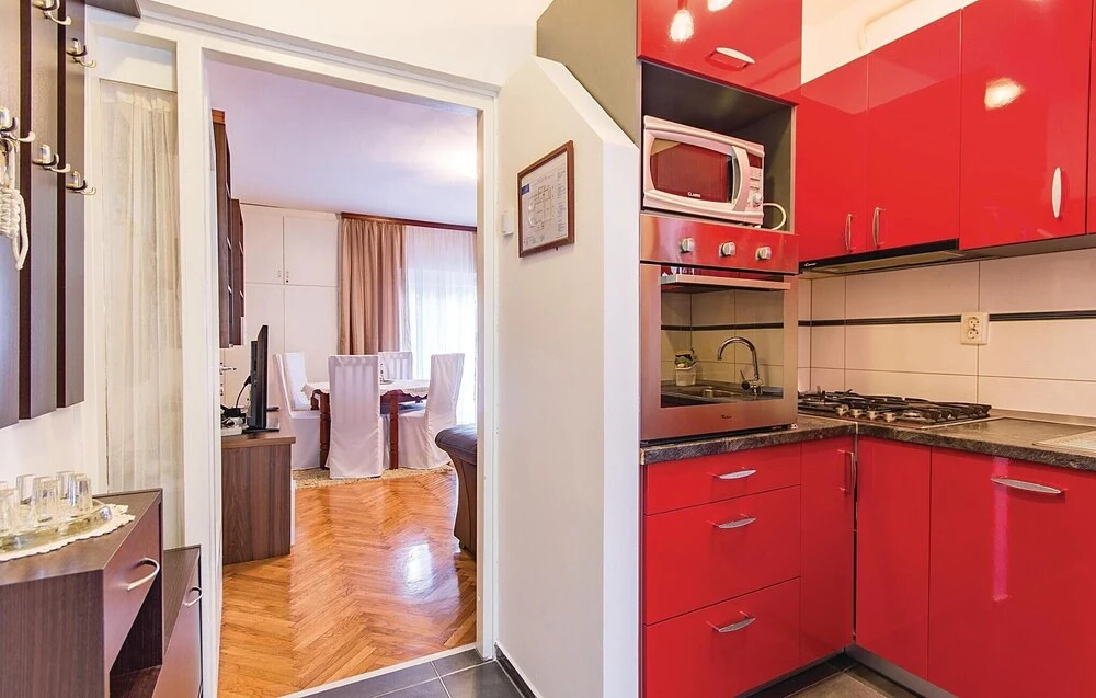 Amazing Home in Pjescana Uvala with Hot Tub, WiFi & 2 Bedrooms