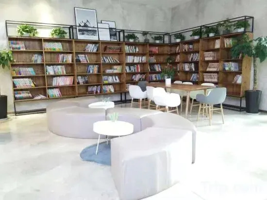 Yunzhu Executive Apartment (Zhengzhou People's Hospital Metro Station)