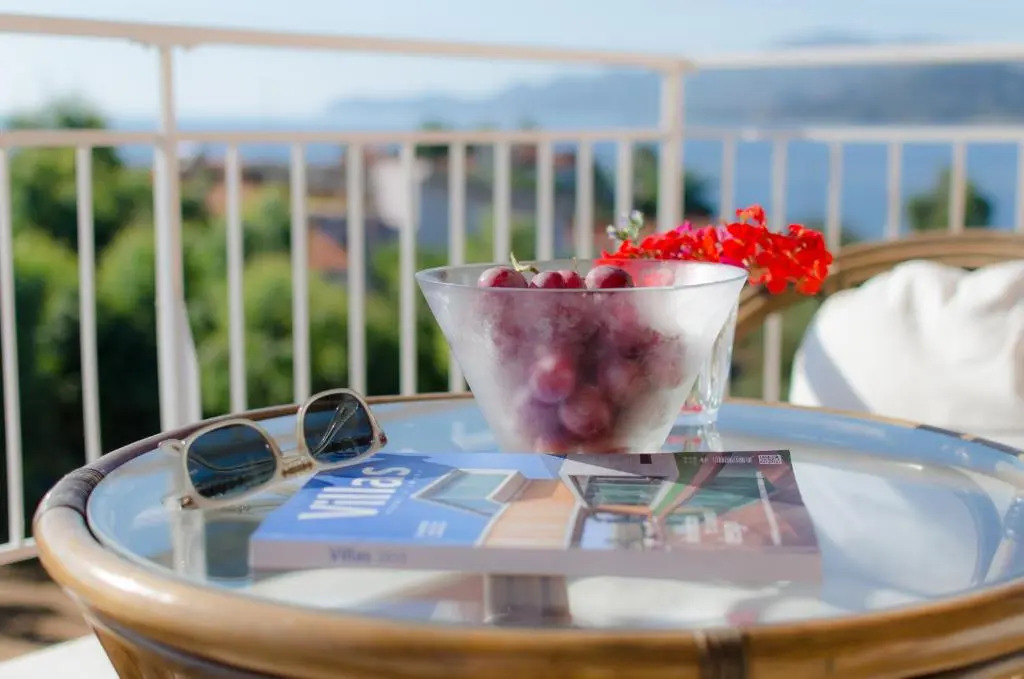 Lakis Apartments