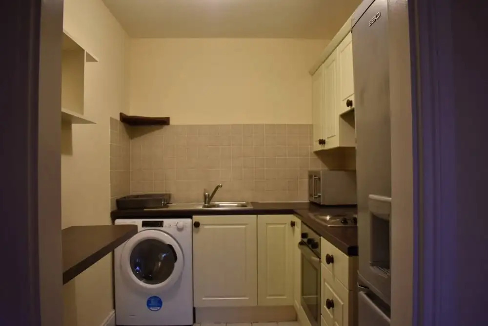 Bright 2 Bedroom Apartment With Balcony in City Centre