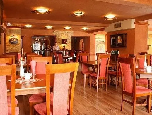 OBERŻA POD RÓŻĄ restauracja, sauny, jacuzzi