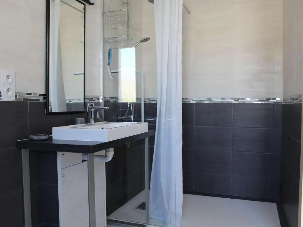 Maison familiale rénovée, à 100m de la plage, terrasse, garage, wifi, au centre de Port-la-Nouvelle - FR-1-229C-51