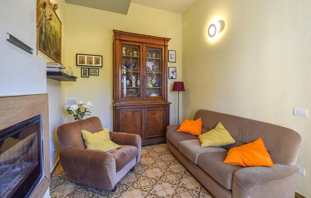 5 Bedroom Amazing Home In Fabbiano