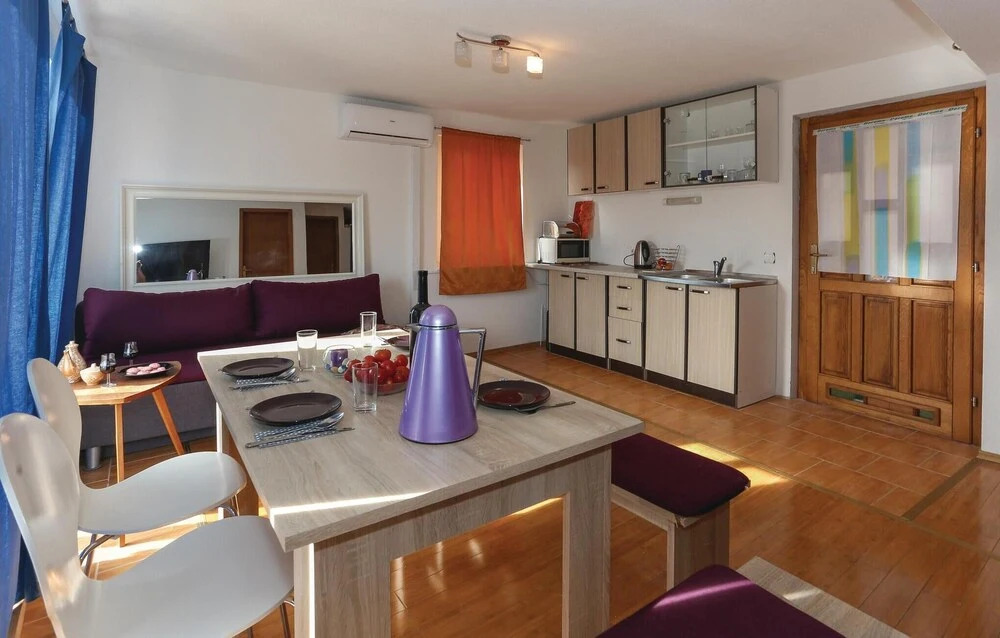Awesome Home in Slatine With Wifi and 1 Bedrooms