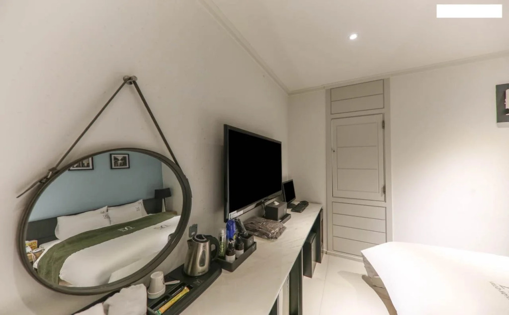 Yellow Hotel