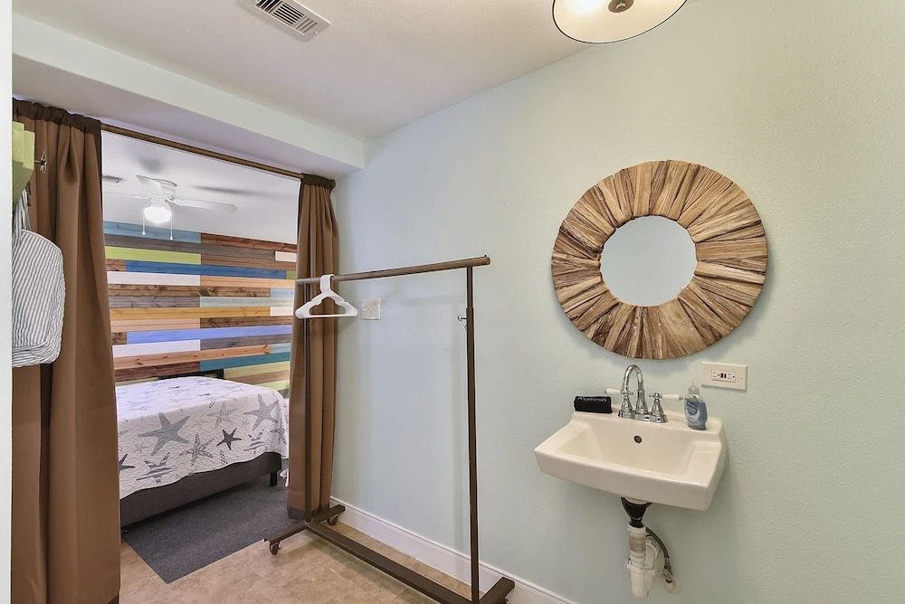 Barefeet 1 Bedroom Home