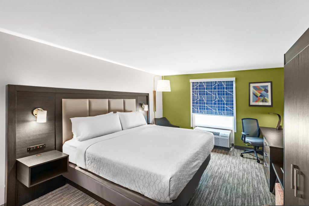 Holiday Inn Express & Suites Baton Rouge East by IHG