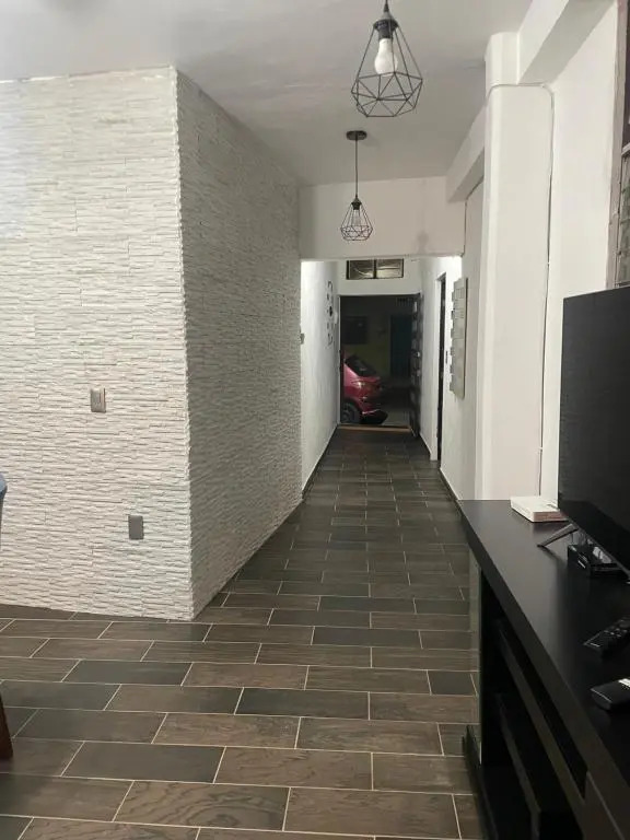 Agradable y caluroso apartamento de 3 recamaras y 2 Baños Completos recién remodelado