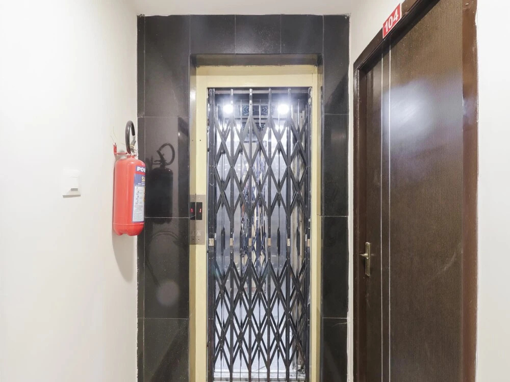 Sujatha Nirmala Convent Road by OYO Rooms