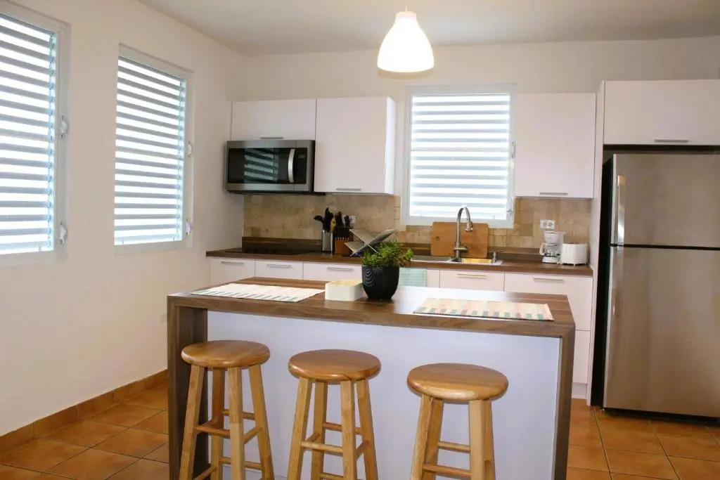 2 bdr apt - 4 min walk to Sandy Beach