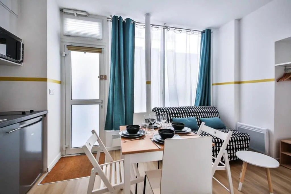 cosy independant studio proche gare et jardin
