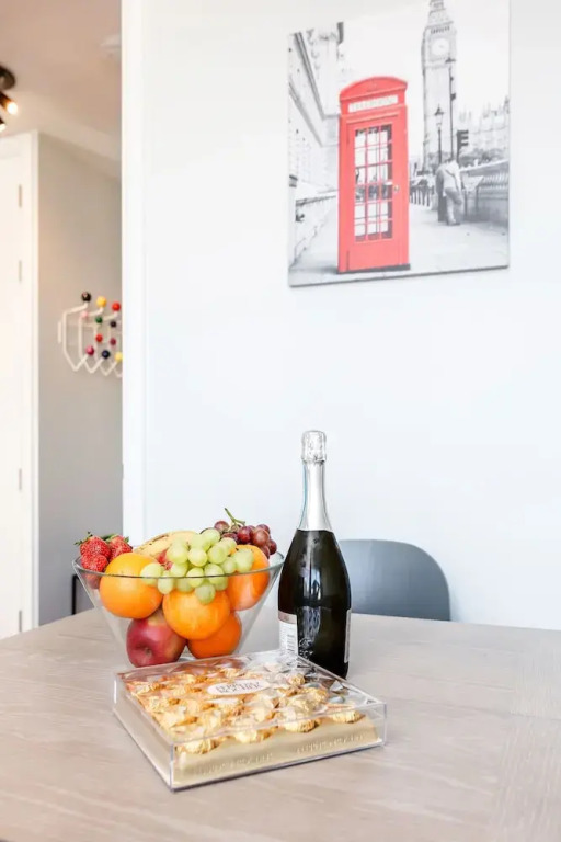 Stylish Riverview Apt with Roof Terrace