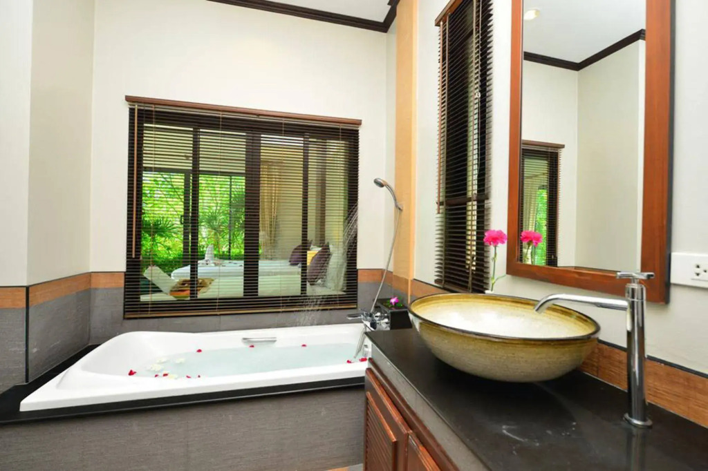 Naiharn Garden Villa
