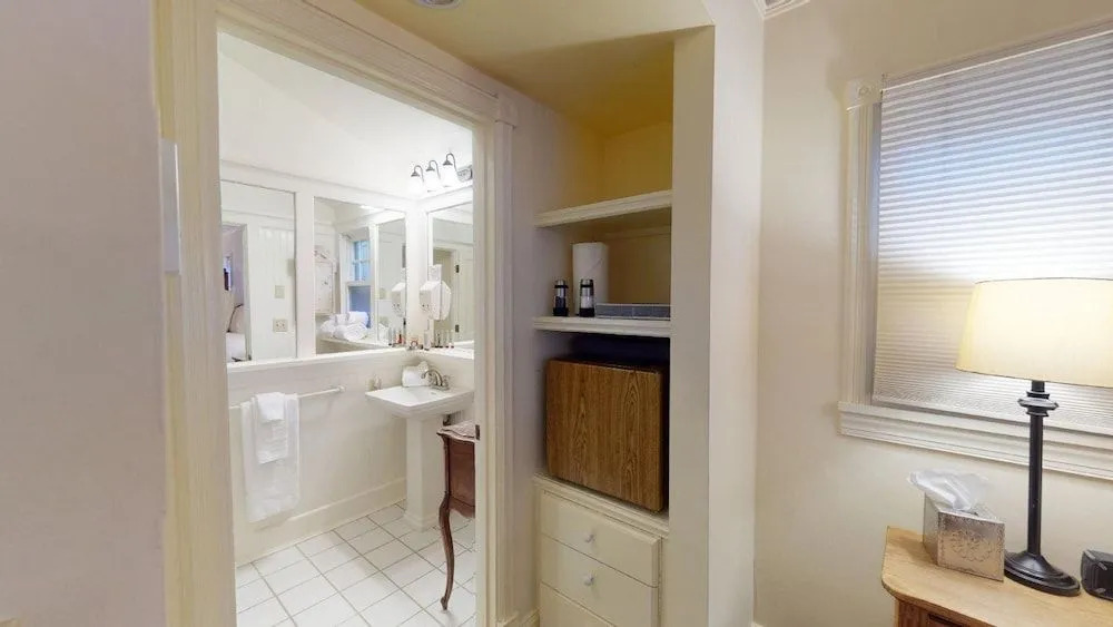 Preston Suite #8