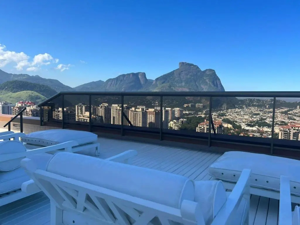Apartamento em Condominio na Beira da Praia da Barra da Tijuca