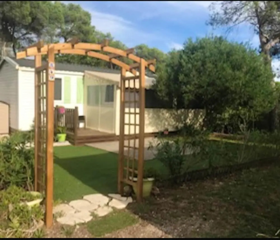Bungalow With 3 Bedrooms in Puget-sur-argens, With Shared Pool and Furnished Garden