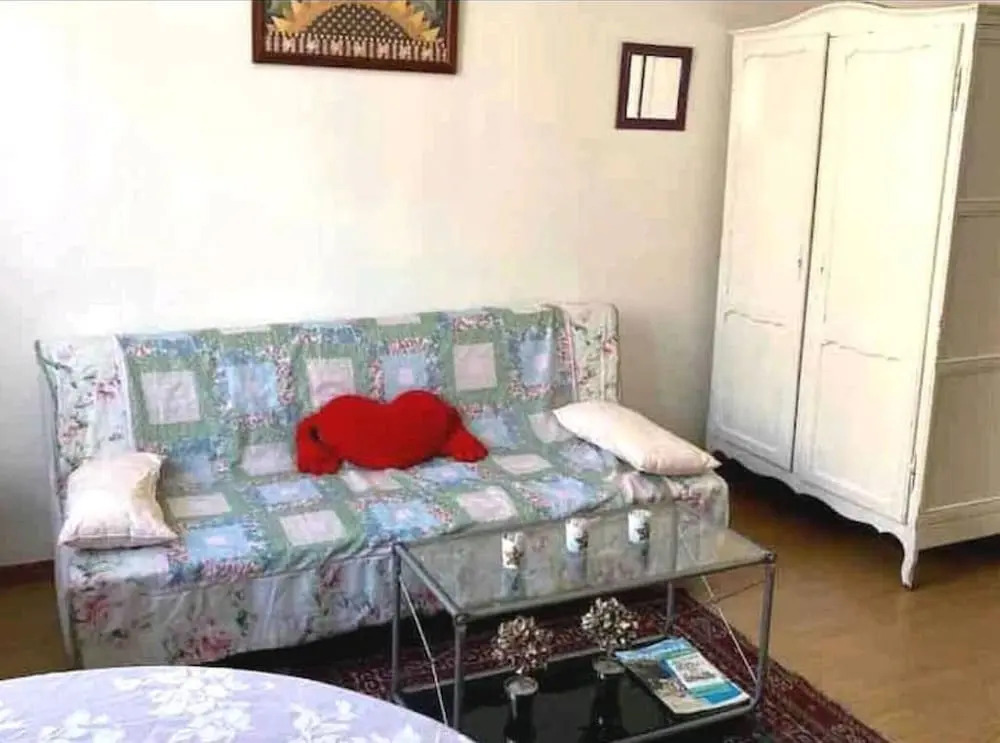 "entire Cozy Three Bedroom Apartment in Bruxelles"