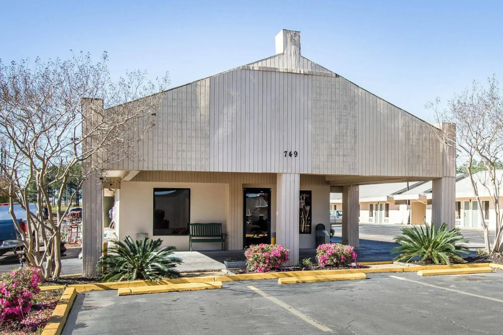 Rodeway Inn & Suites Brookhaven