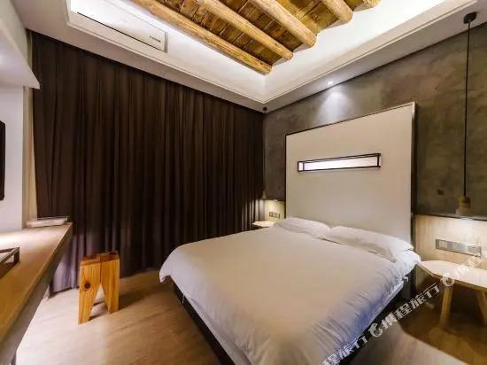 Coastal Sunshine Villa Hotel