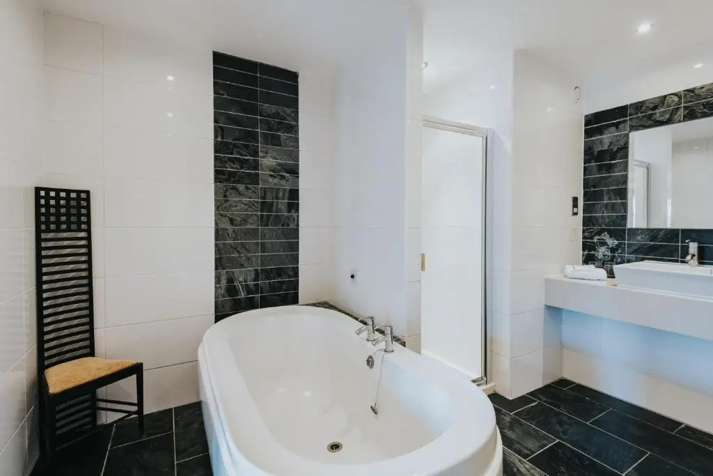 Lancaster House Hotel