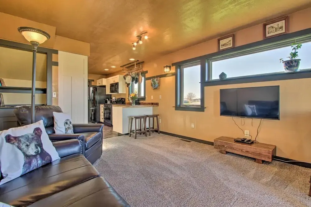 Updated Townhouse w/ Pergola, Walk to Downtown!