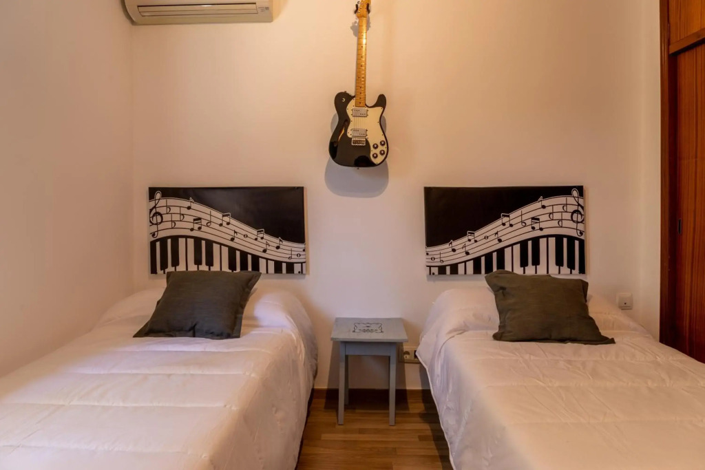 Gran Chalet céntrico con piscina y bbq privada a 5 minutos playa