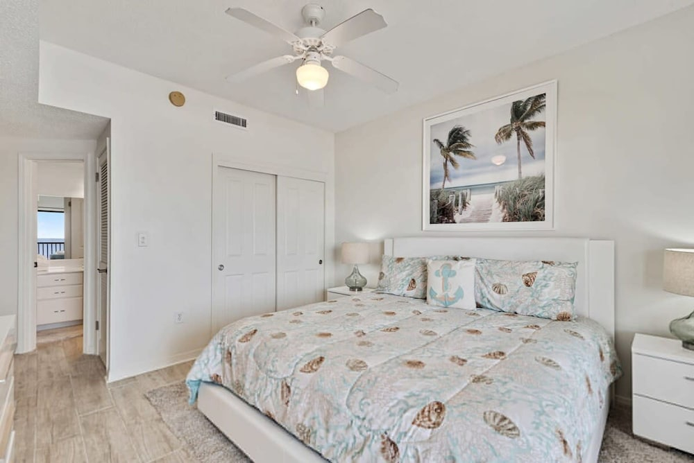 Palms 304 Beachfront 3BR 3BA Corner Condo