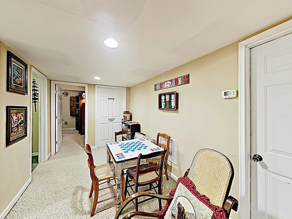 New Listing! Mountain Laurel Lodge W/ Hot Tub 5 Bedroom Home