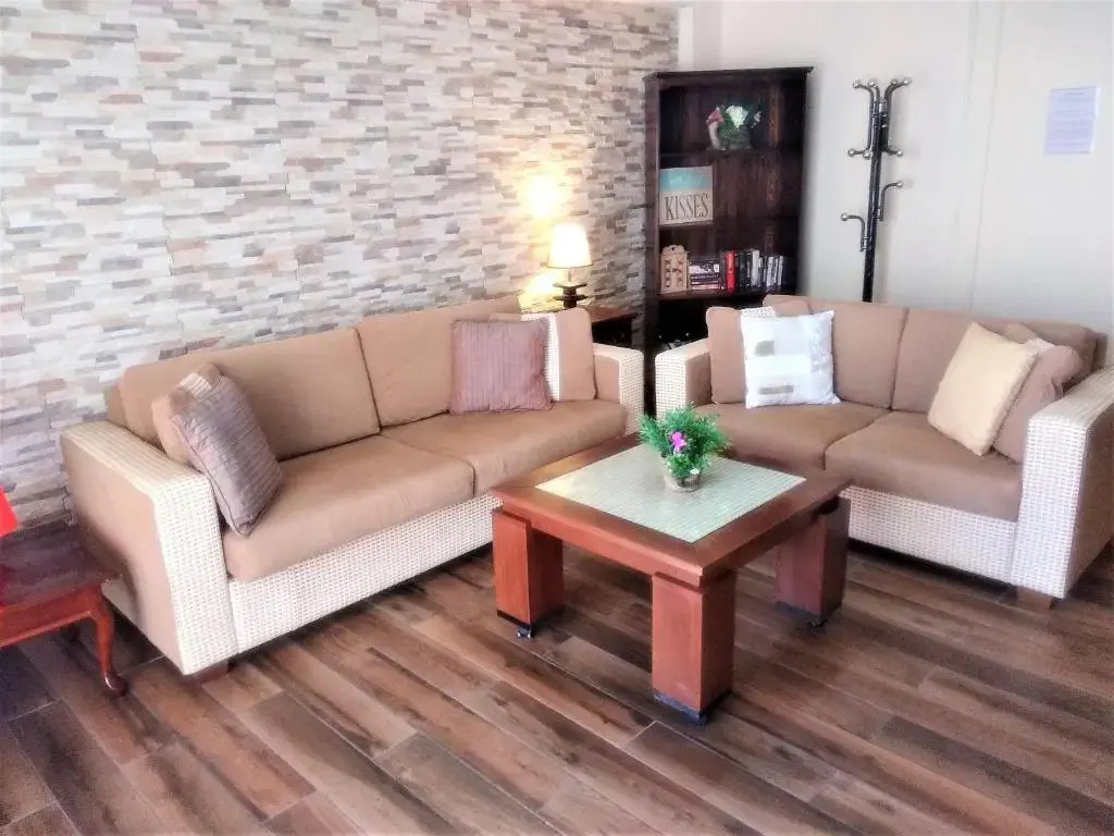SUNSHINE APTS, TWO BEDROOM , FREE INTERNET, No 3