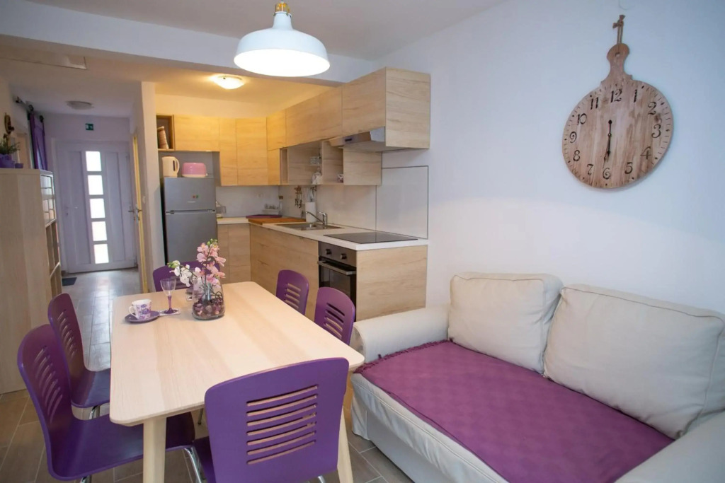 Apartman Matej with pool Povljana