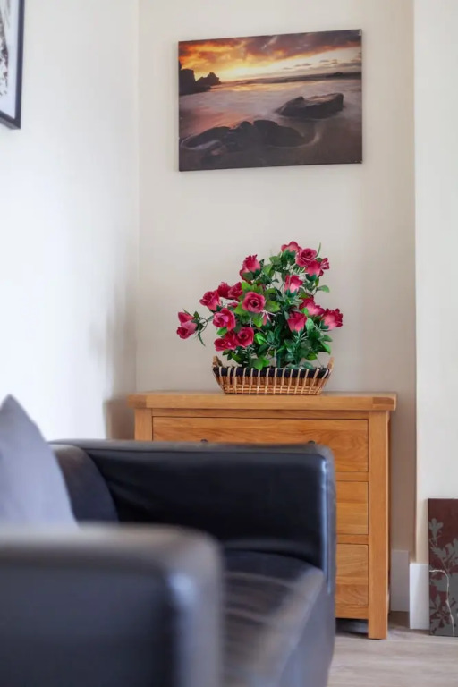 Spacious 3-bed flat by popular Waterloo
