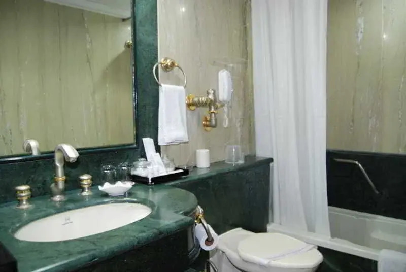 Hotel Ramada Raj Park