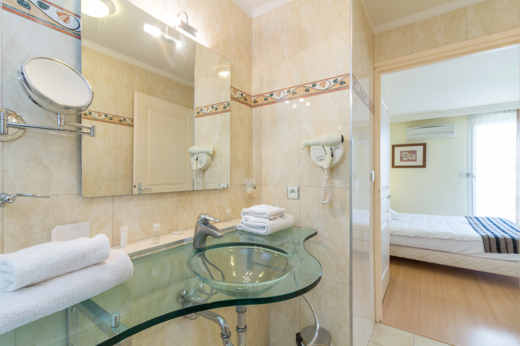 Adonis Grand Geneve Residence Excellior