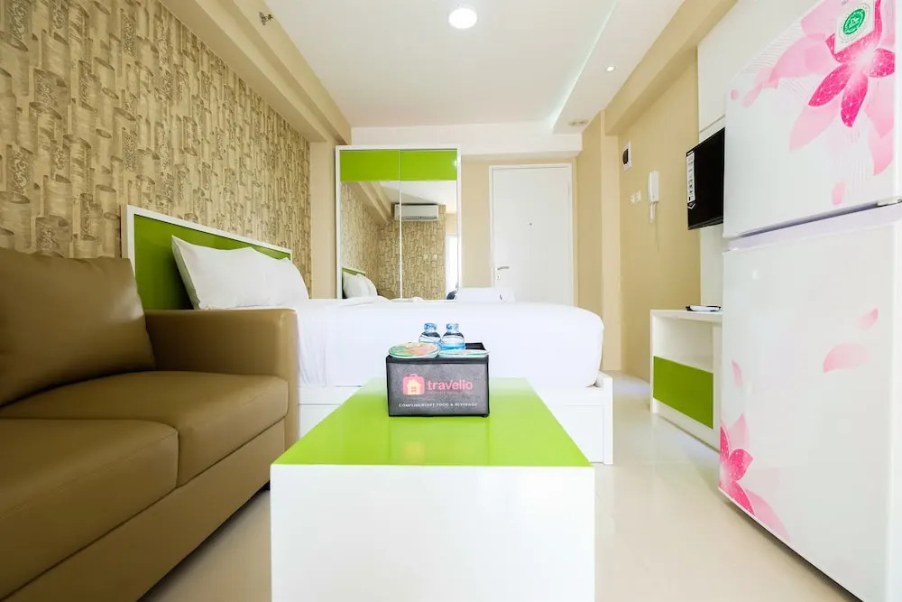 Modern and Minimalist Studio Bassura City Apartment