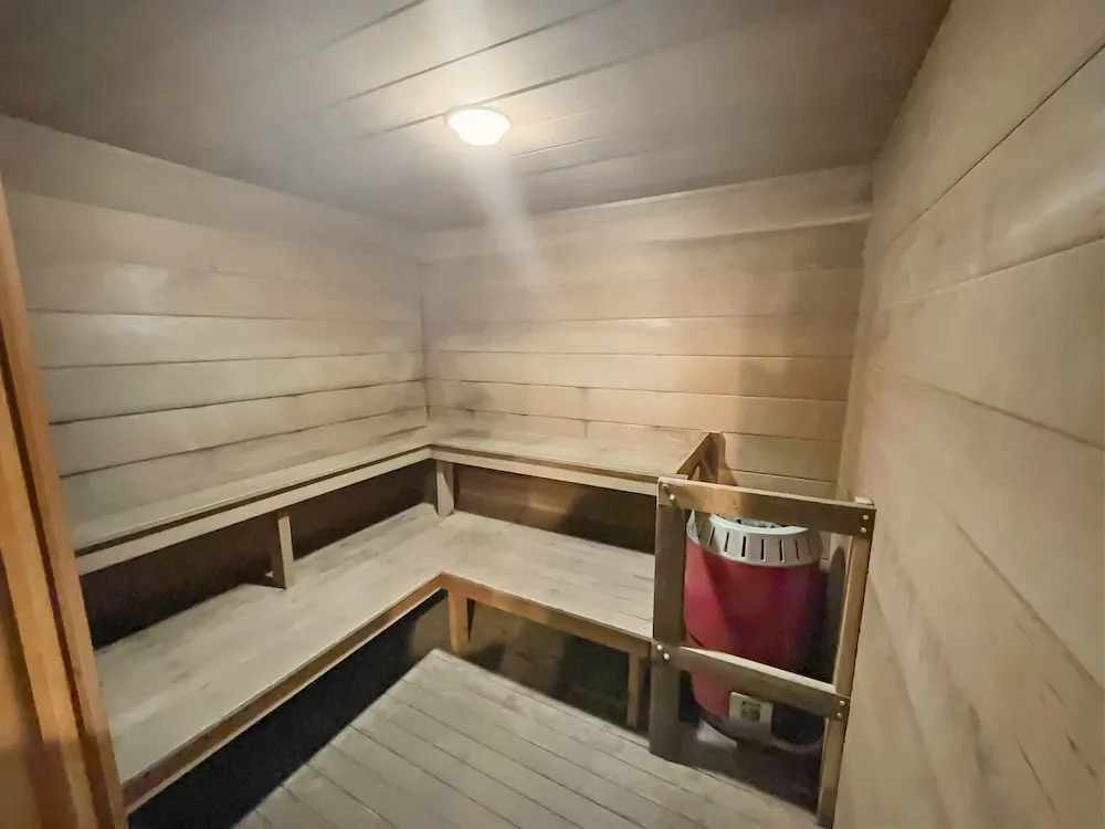 Cc20 Chateau Claire 2 Bedroom Condo by Redawning