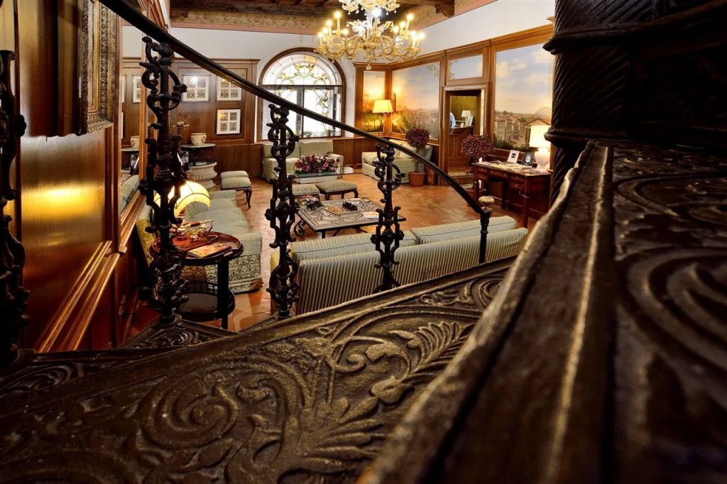Pantheon Inn
