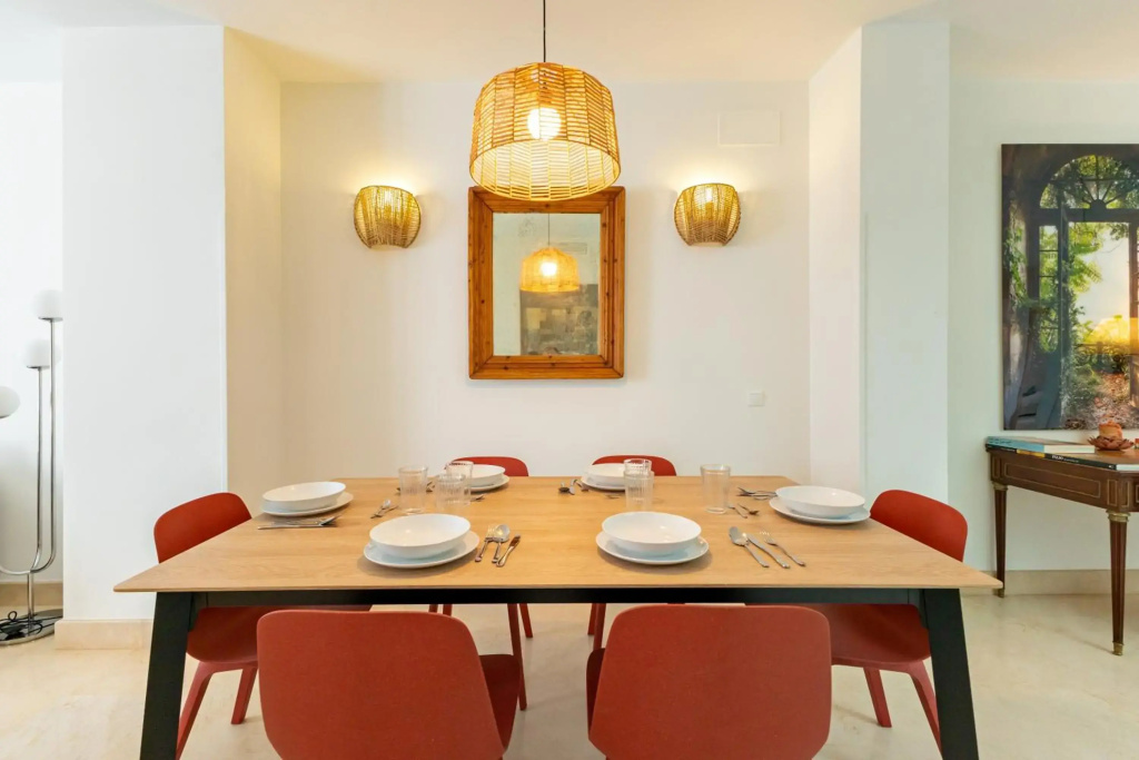 Charming 2 Bedroom Apartment with Private Roof-Top in the Heart of Seville