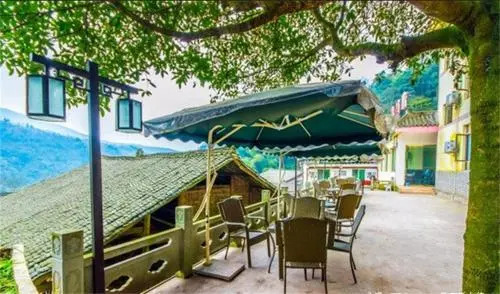 Emeishan Sanyuan Shuzhuang Home Stay