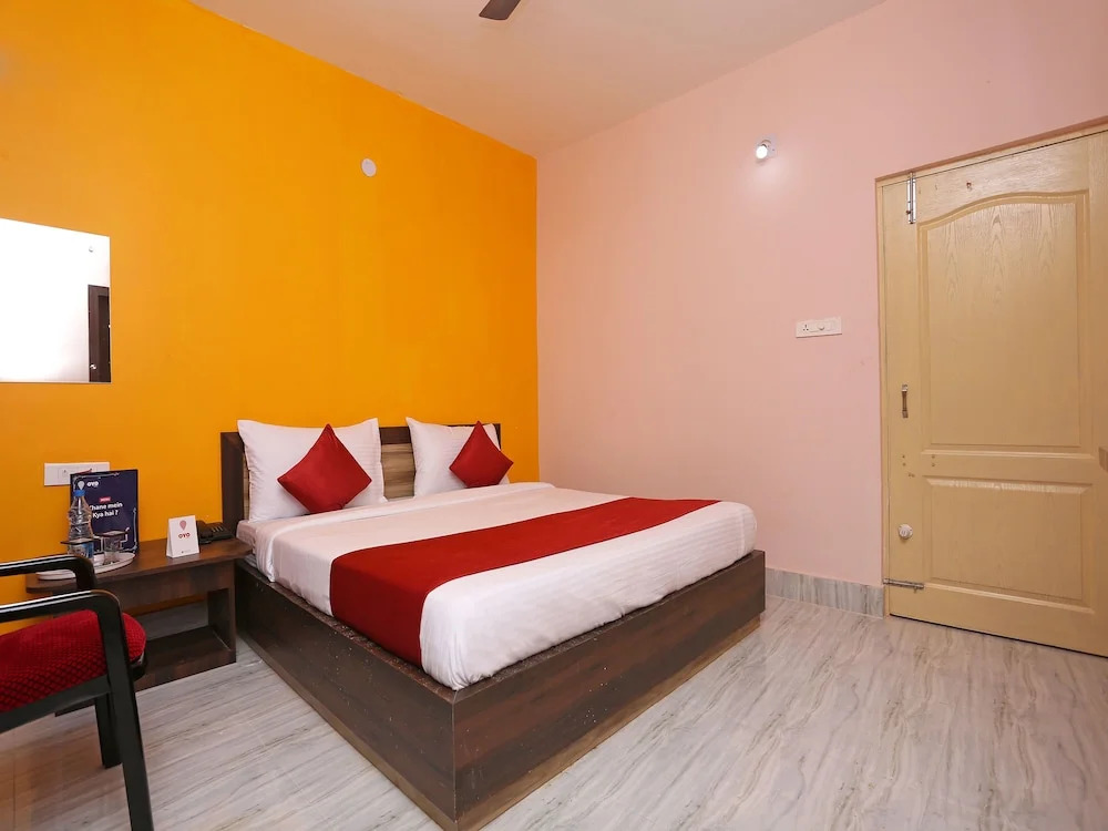 OYO 9842 Hotel Shibani & Suhani