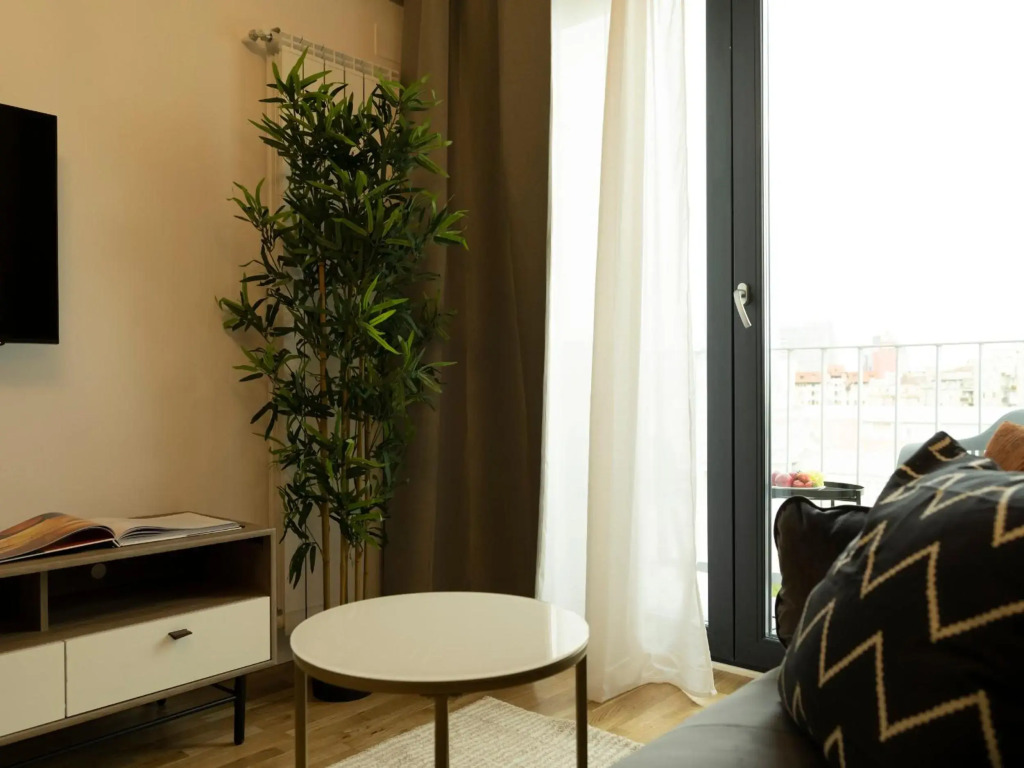 Sunny 2BR Flat - Top Location - Amazing Balcony