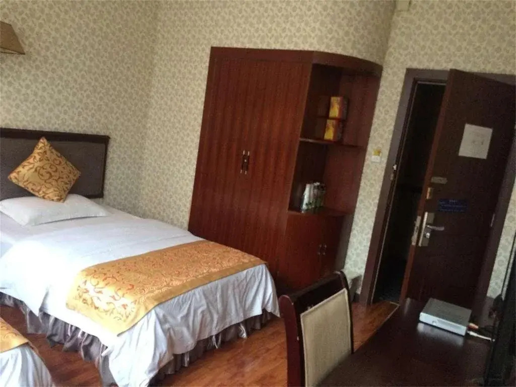 Xingyi Longtai Inn