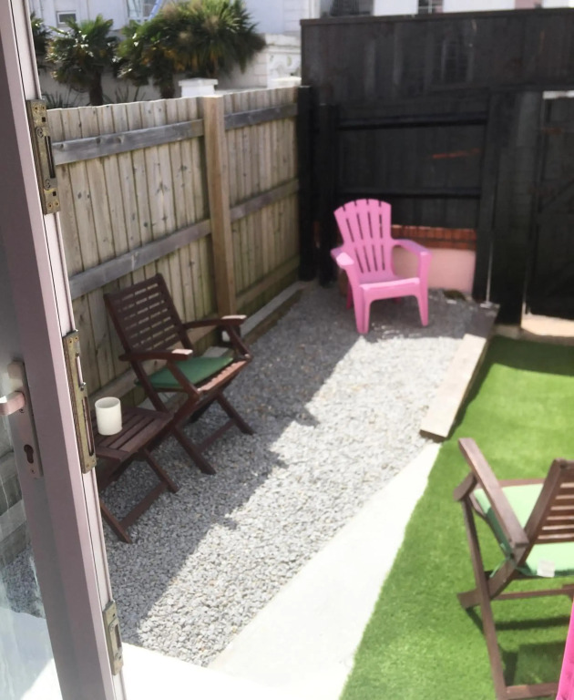 SINGER HOUSE , IDEAL FOR LARGE FAMILYS & GRANDPARENTS ,LARGE GROUND FLOOR FLATS ,2 PRIVATE GARDENS ,2 BATHROOMS ,1 KITCHEN ,2 SEPERATE ENTRANCES ,interlocking doors between the flats ,3 double beds ,3 single beds , in front of PAIGNTON PIER , 3 CAR SPACES