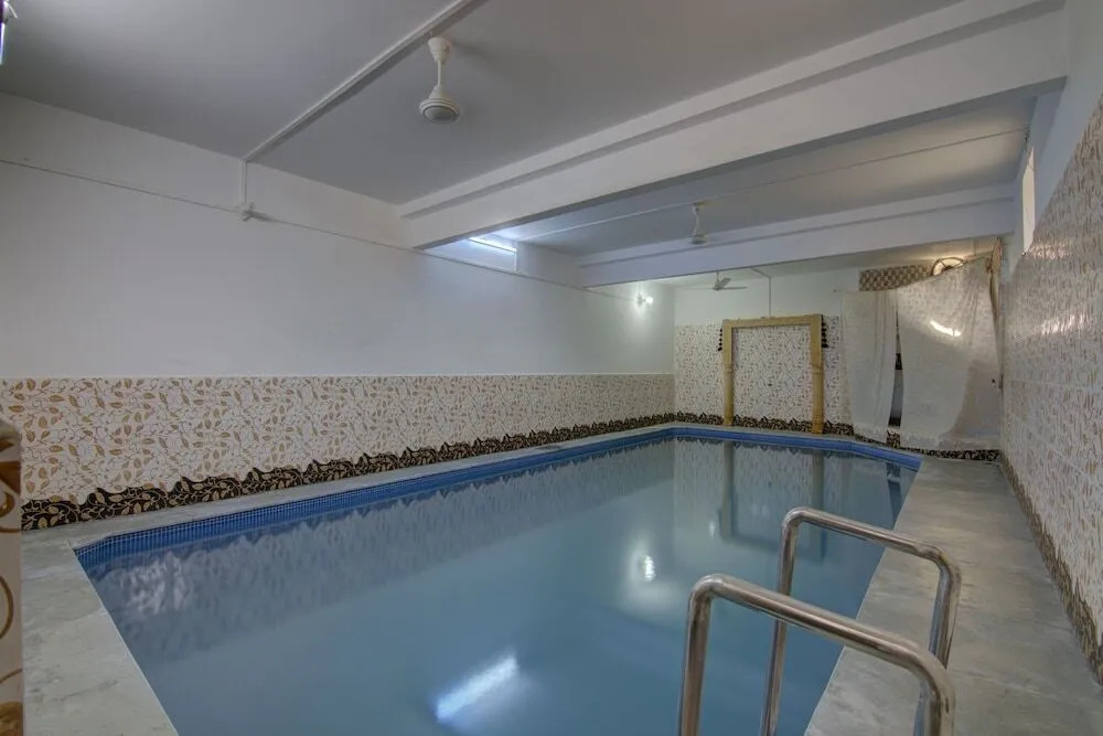 Hotel Heera Court