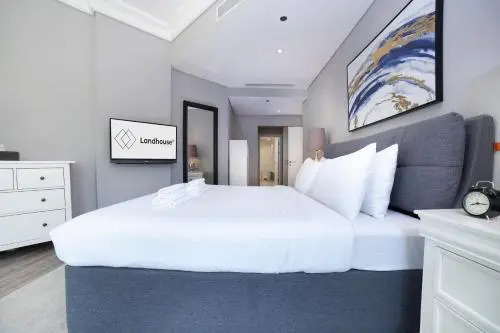 2BR ON PALM JUMEIRAH SHORELINE 20 - With Beach Access & a Complimentary Golf