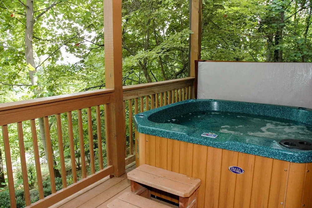 ON THE RIDGE - 3 Br Cabin